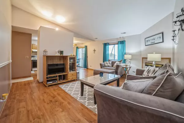 Elgin, IL 60123,2350 South ST #F