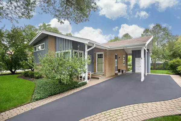 677 Timber Hill RD, Deerfield, IL 60015