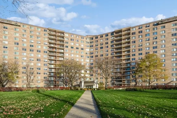 7141 N Kedzie AVE #204, Chicago, IL 60645