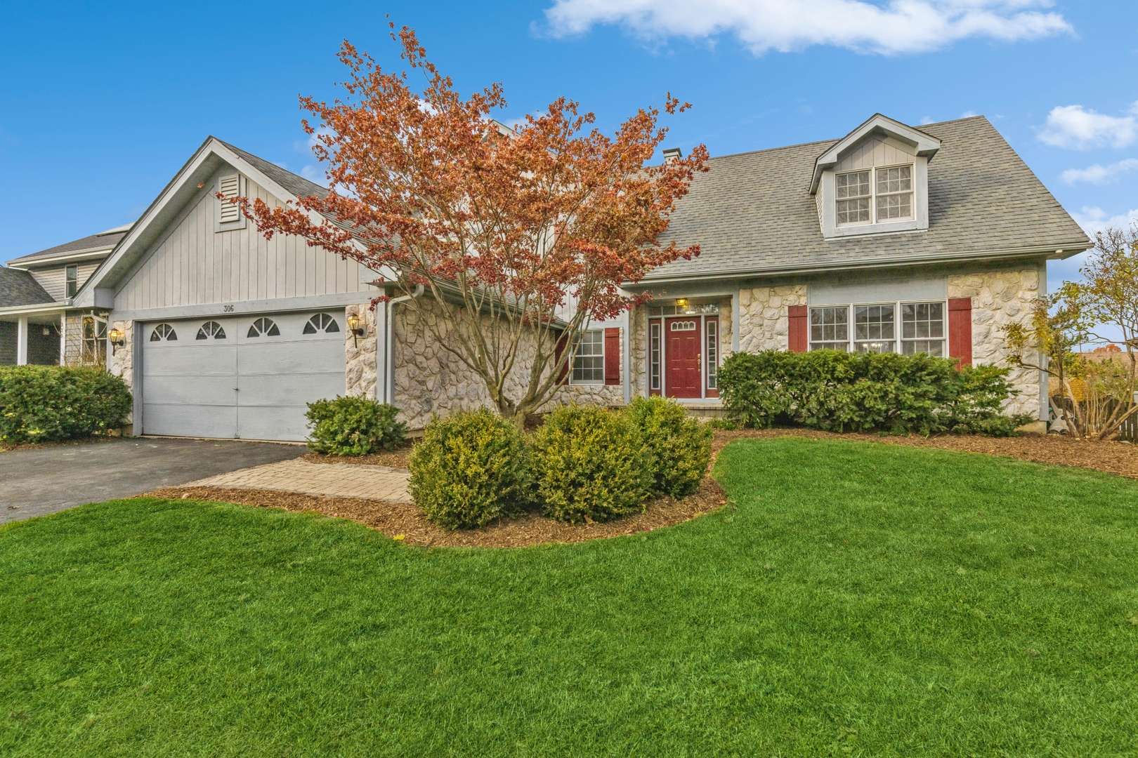 306 Sutcliffe CIR, Vernon Hills, IL 60061