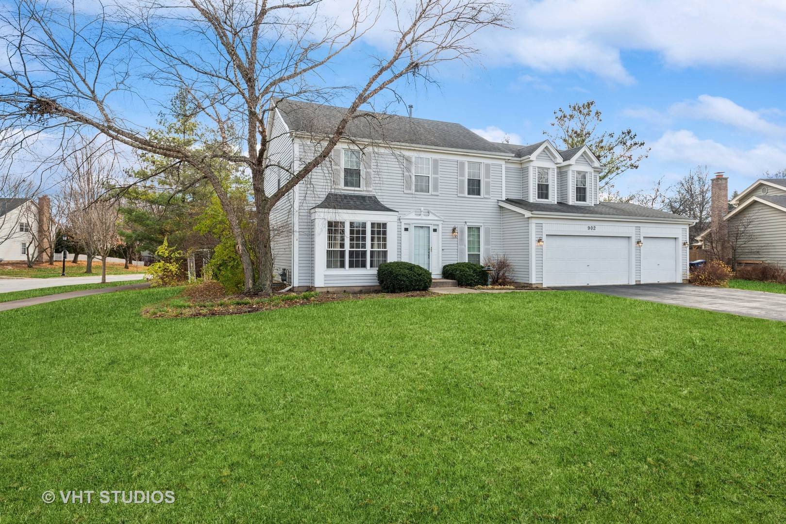 902 Fox Chase CIR, St. Charles, IL 60174