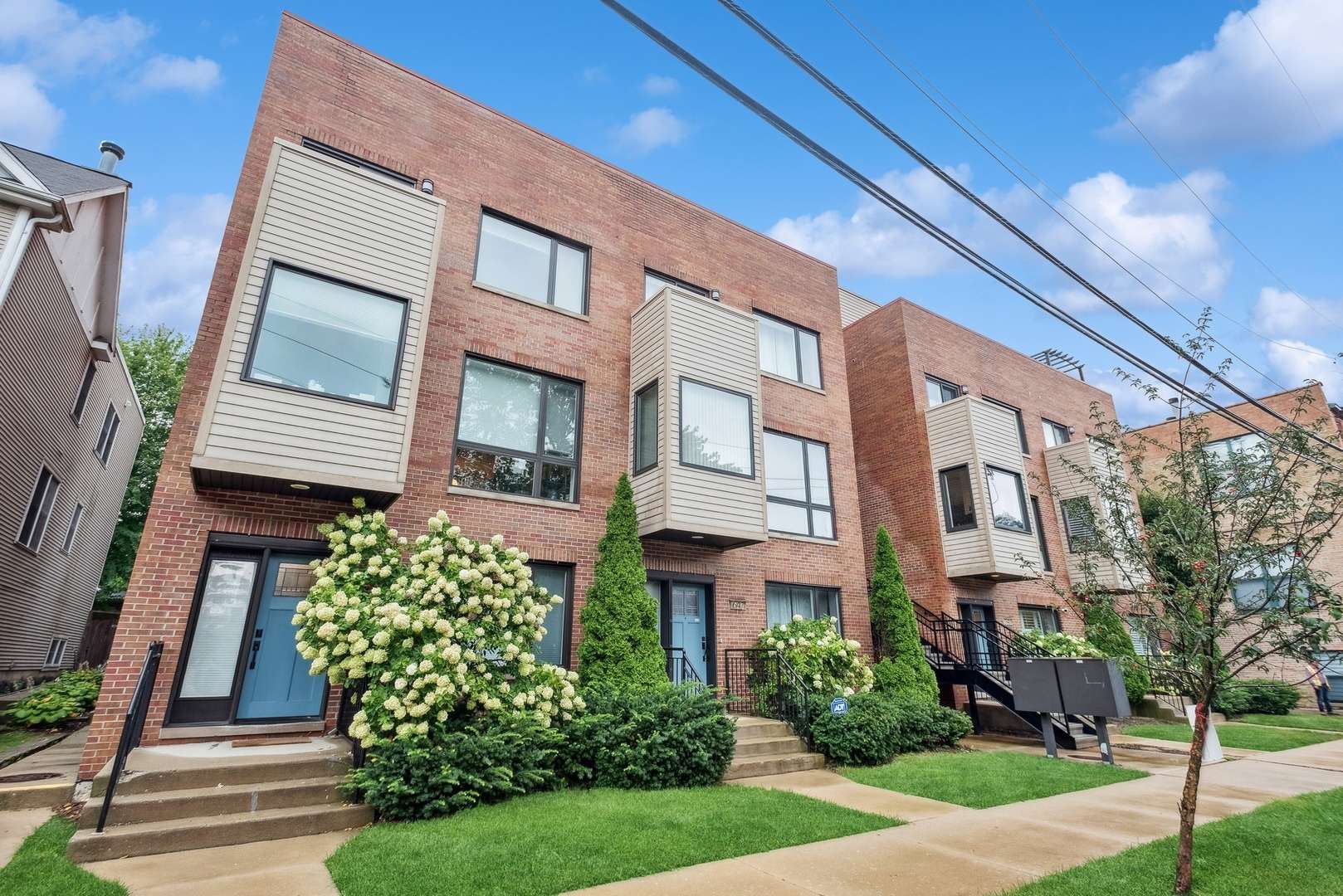 Evanston, IL 60202,645 Custer AVE #403