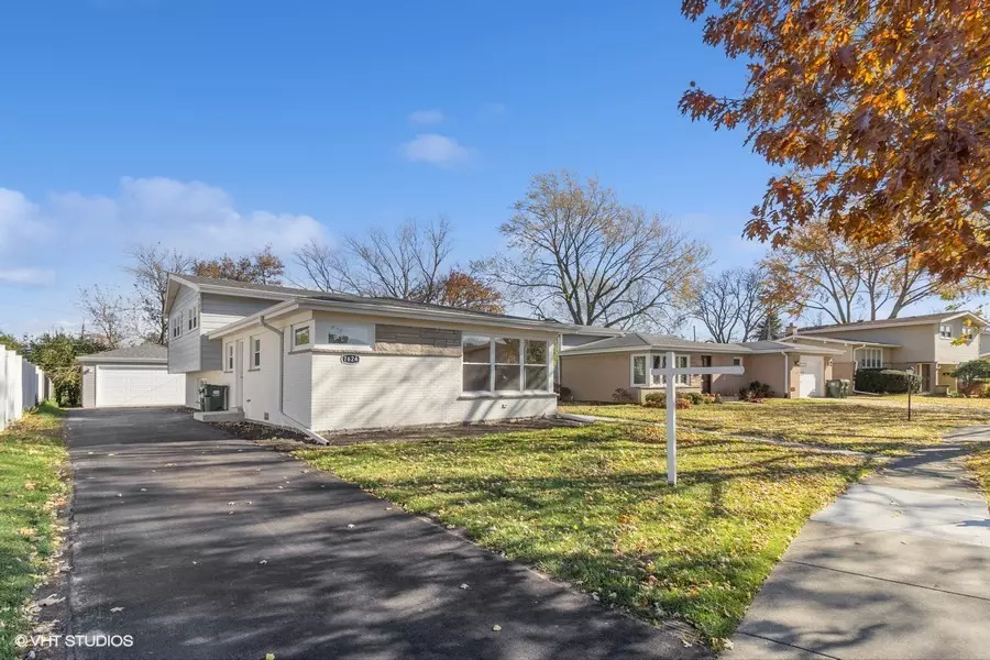 Morton Grove, IL 60053,7624 Maple ST