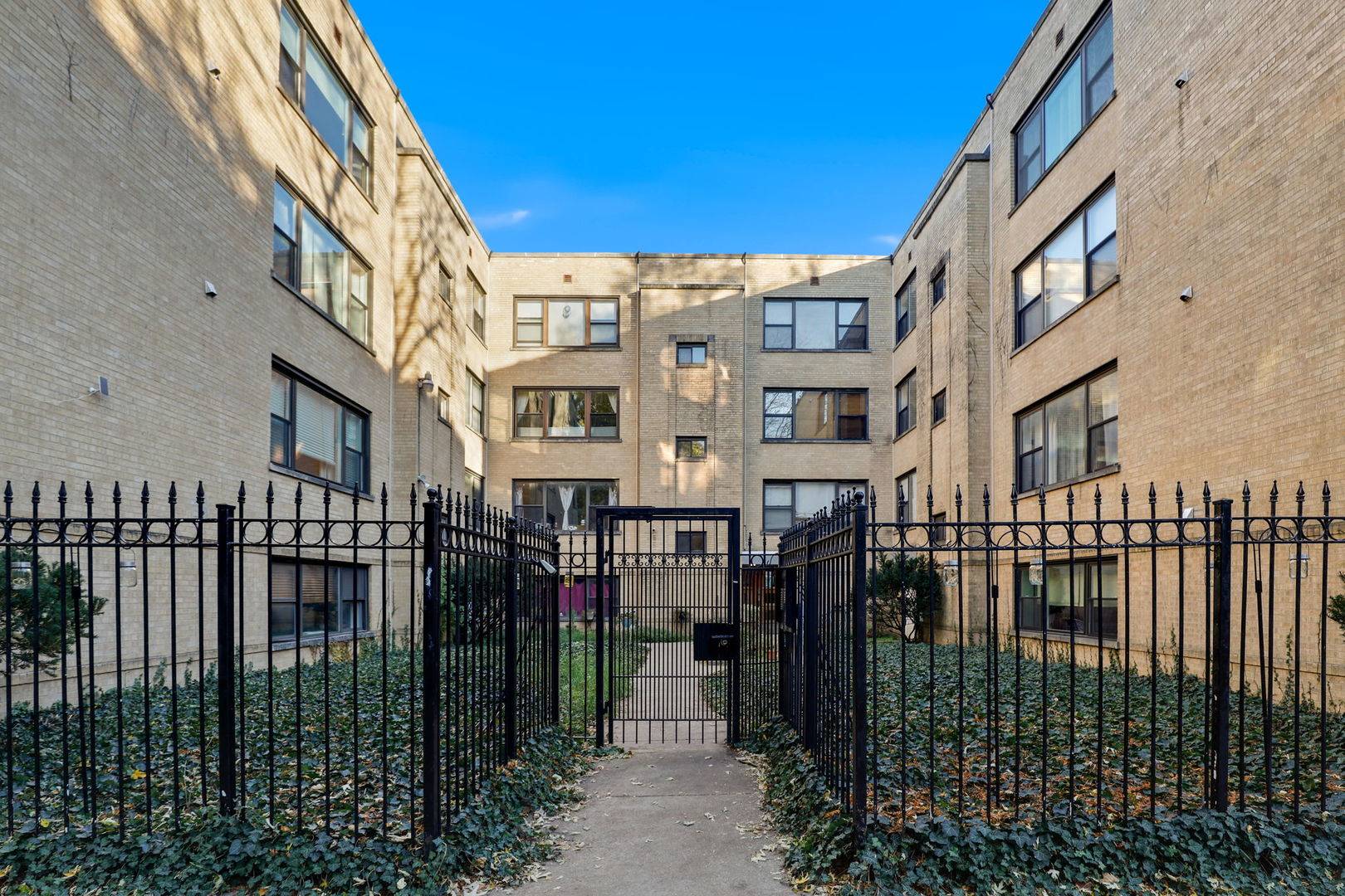 7409 N Seeley AVE #2B,  Chicago,  IL 60645