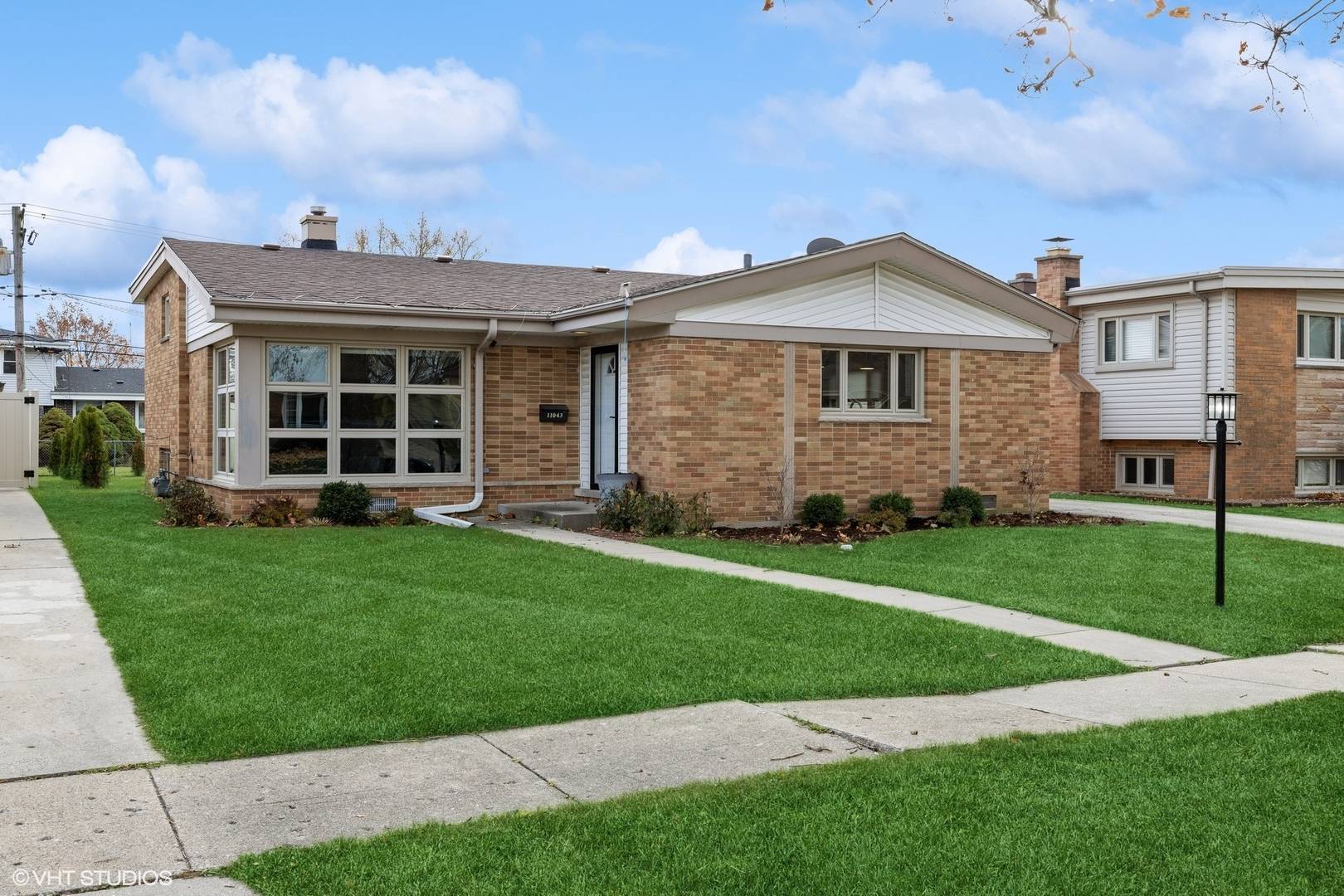11043 Martindale DR, Westchester, IL 60154