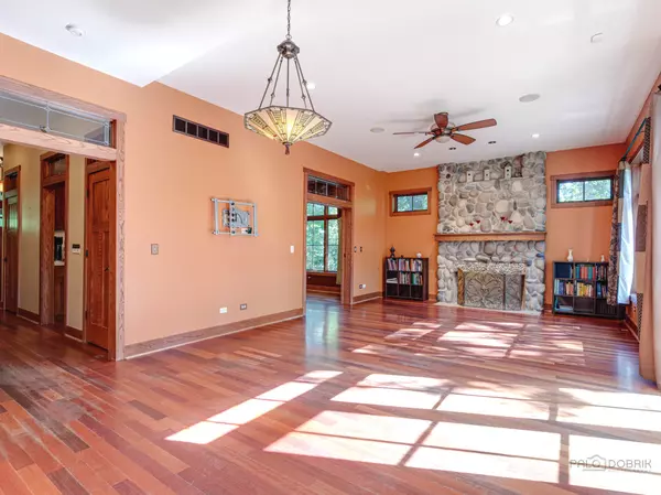 Deerfield, IL 60015,23416 N Wildwood LN