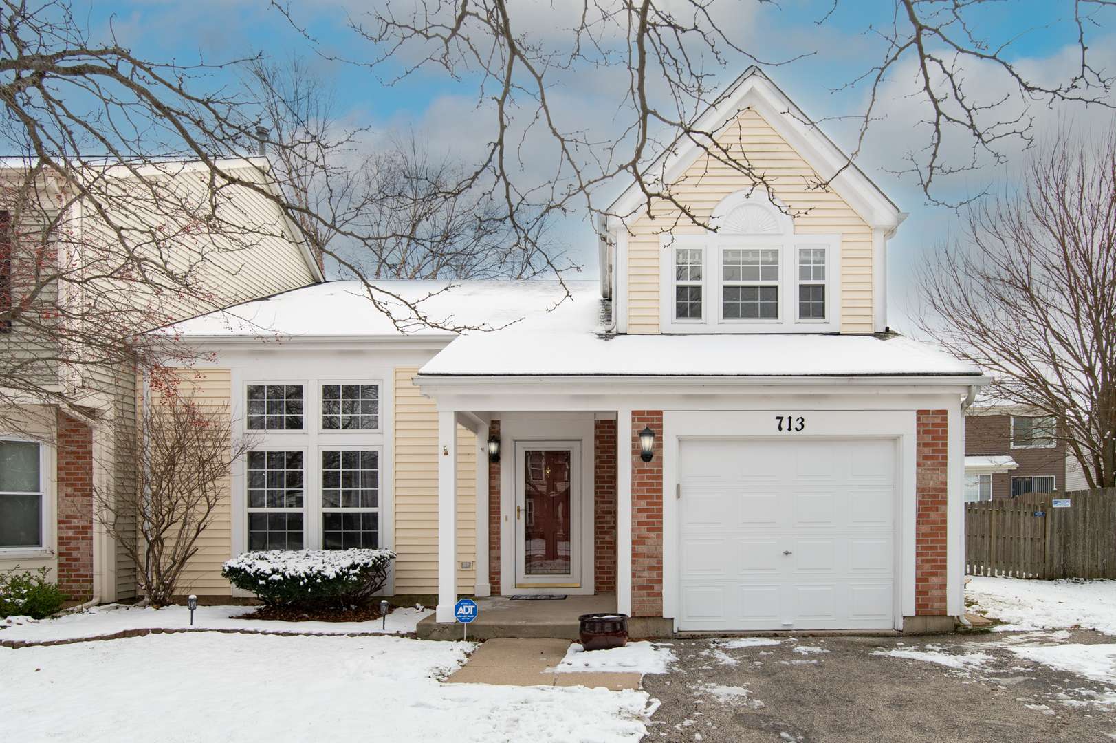 713 Crossland DR, Grayslake, IL 60030