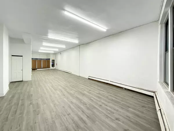 Chicago, IL 60626,6617 N CLARK ST