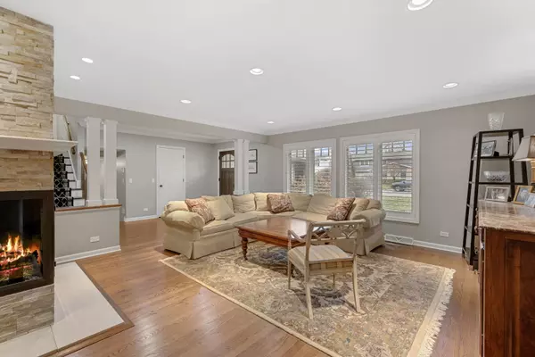 Deerfield, IL 60015,1100 Knollwood RD