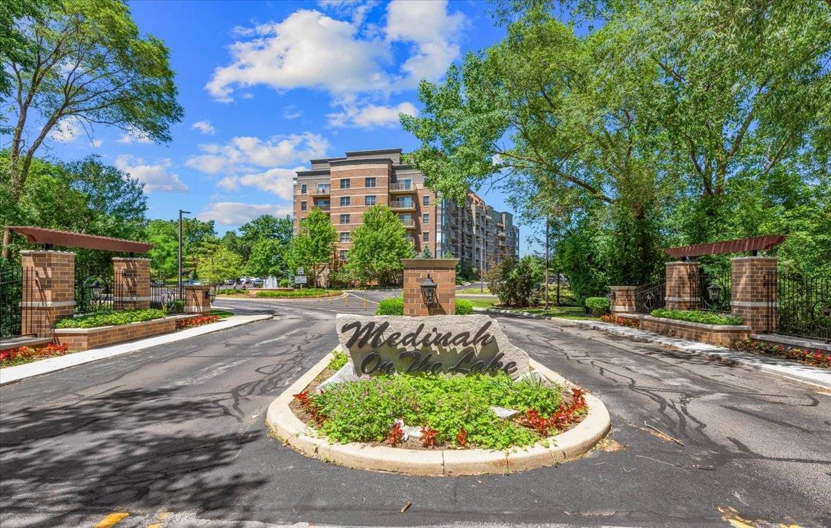 125 Lakeview DR #510, Bloomingdale, IL 60108