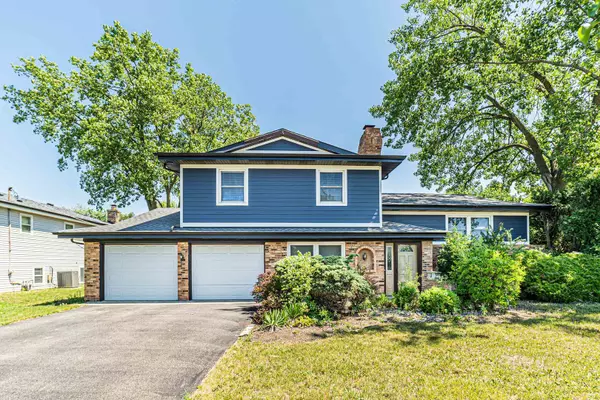 505 Laburnum DR, Northbrook, IL 60062