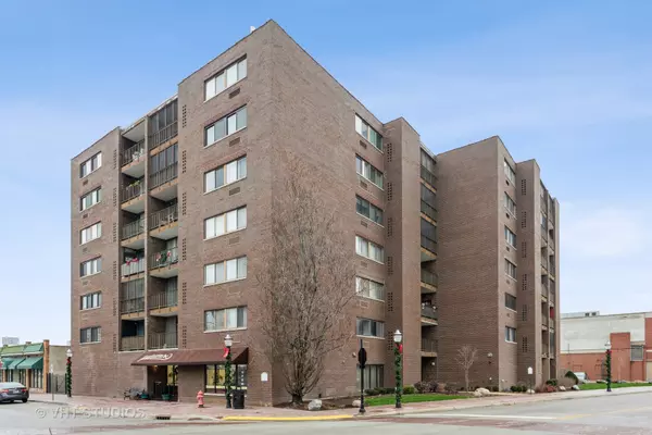 Bensenville, IL 60106,11 W Green ST #206