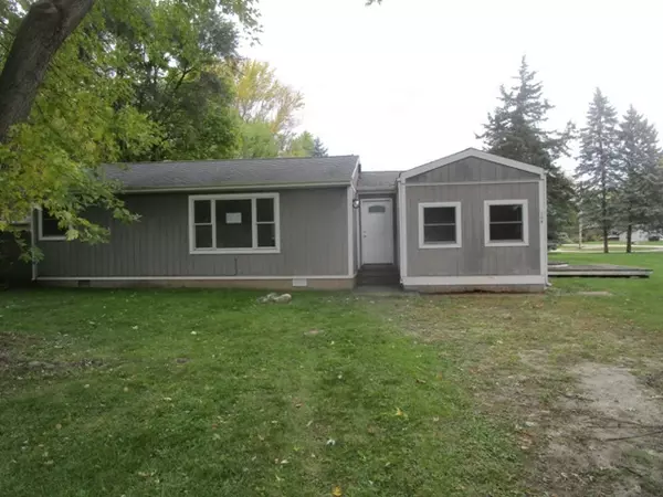 104 W South AVE, Spring Grove, IL 60081