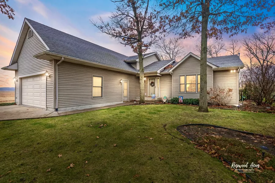 2727 S Forsythia LN, St. Anne, IL 60964