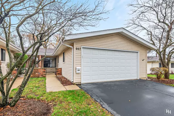 967 Glastonbury LN, Schaumburg, IL 60193