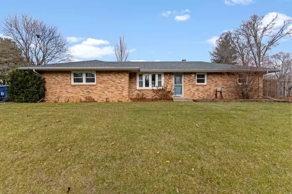 1406 Gladys DR, Machesney Park, IL 61115