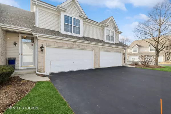 1283 W Danbury DR #1283, Cary, IL 60013