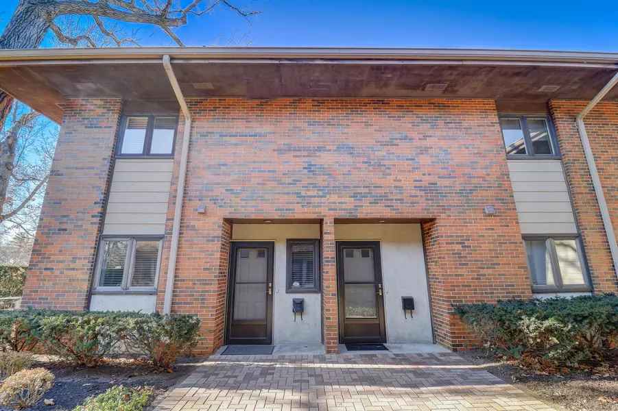 52 E Center AVE #52, Lake Bluff, IL 60044