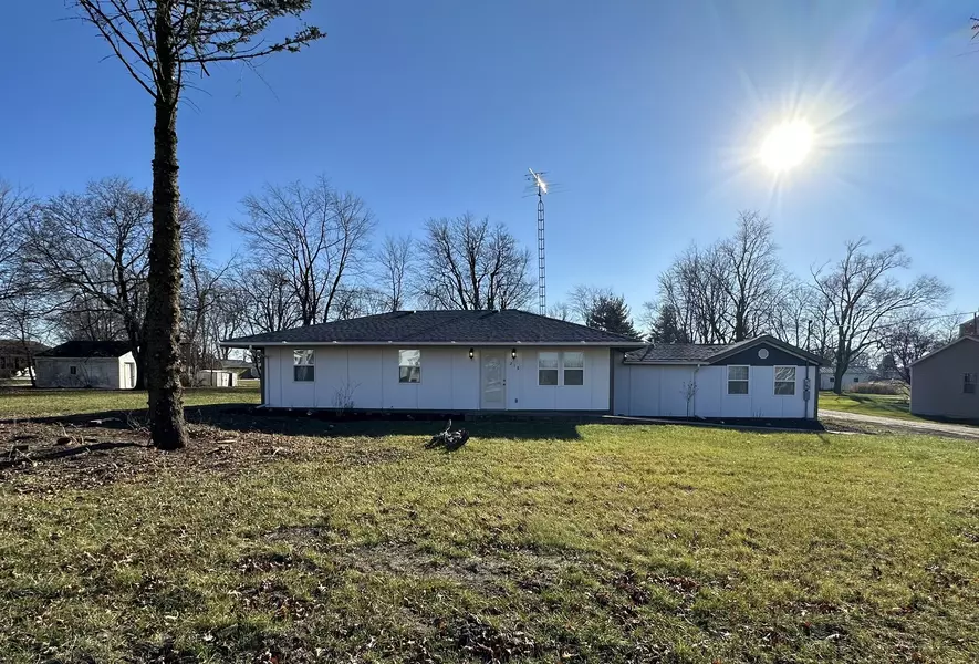 218 E Papineau ST, St. Anne, IL 60964