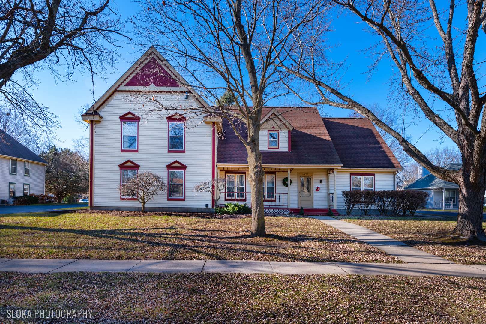 1251 Thomas DR, Woodstock, IL 60098