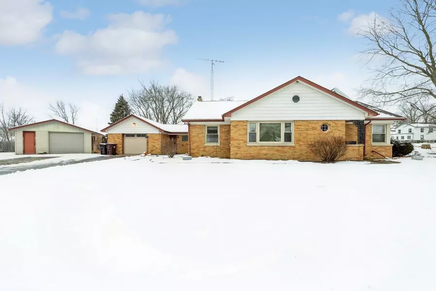 400 W Main ST, Capron, IL 61012