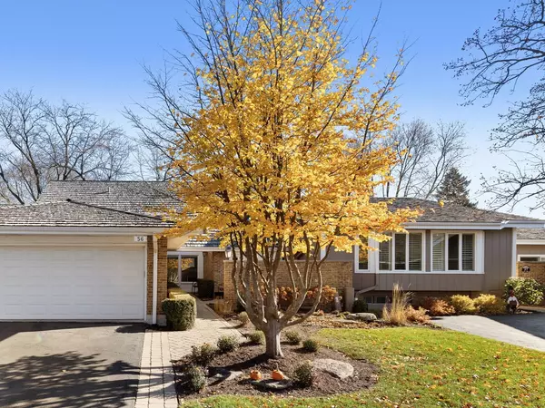 56 Briarwood LN, Oak Brook, IL 60523