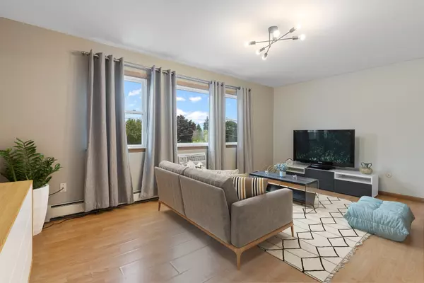 Brookfield, IL 60513,8808 45th PL #11