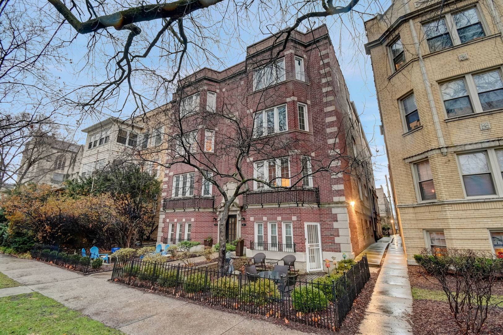 Evanston, IL 60202,929 Hinman AVE #2N