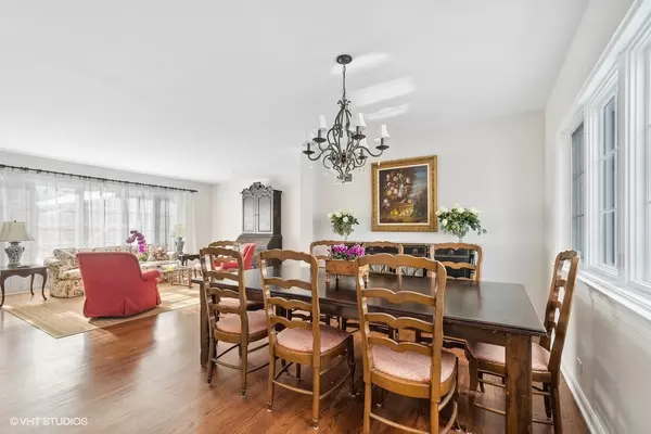 Northfield, IL 60093,299 Wagner RD