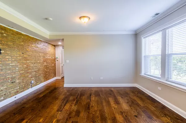 Chicago, IL 60645,6511 N Oakley AVE #105-1