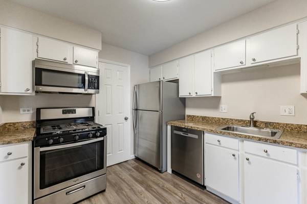 Mount Prospect, IL 60056,1452 N Elmhurst RD #103C