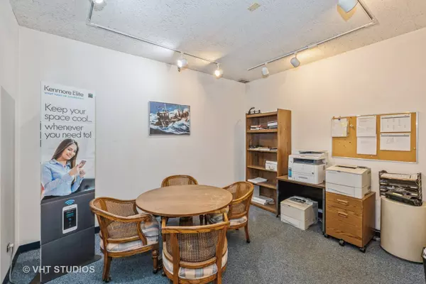 Hillside, IL 60162,4418 Roosevelt RD