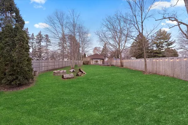 Libertyville, IL 60048,337 W Austin AVE