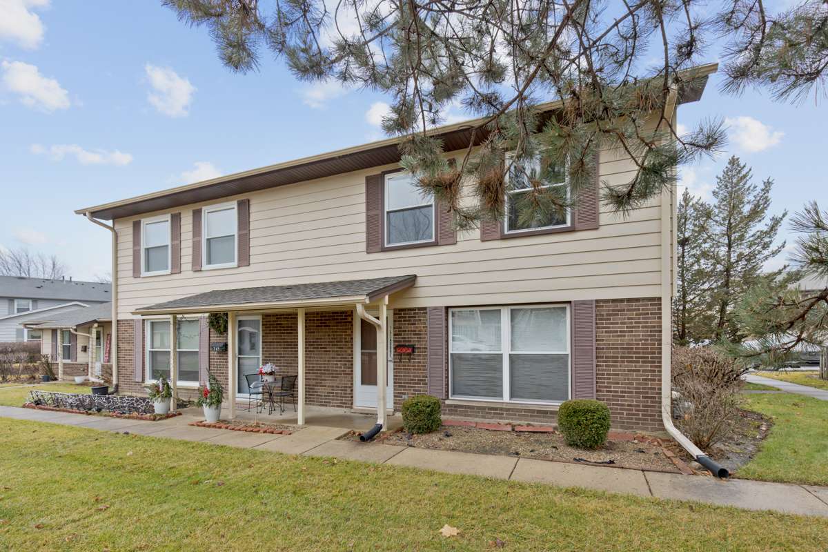 763 Moore DR, Elk Grove Village, IL 60007