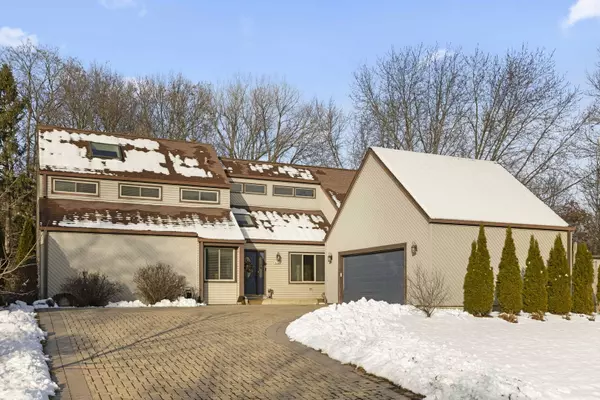 27W148 Robert AVE, Naperville, IL 60565