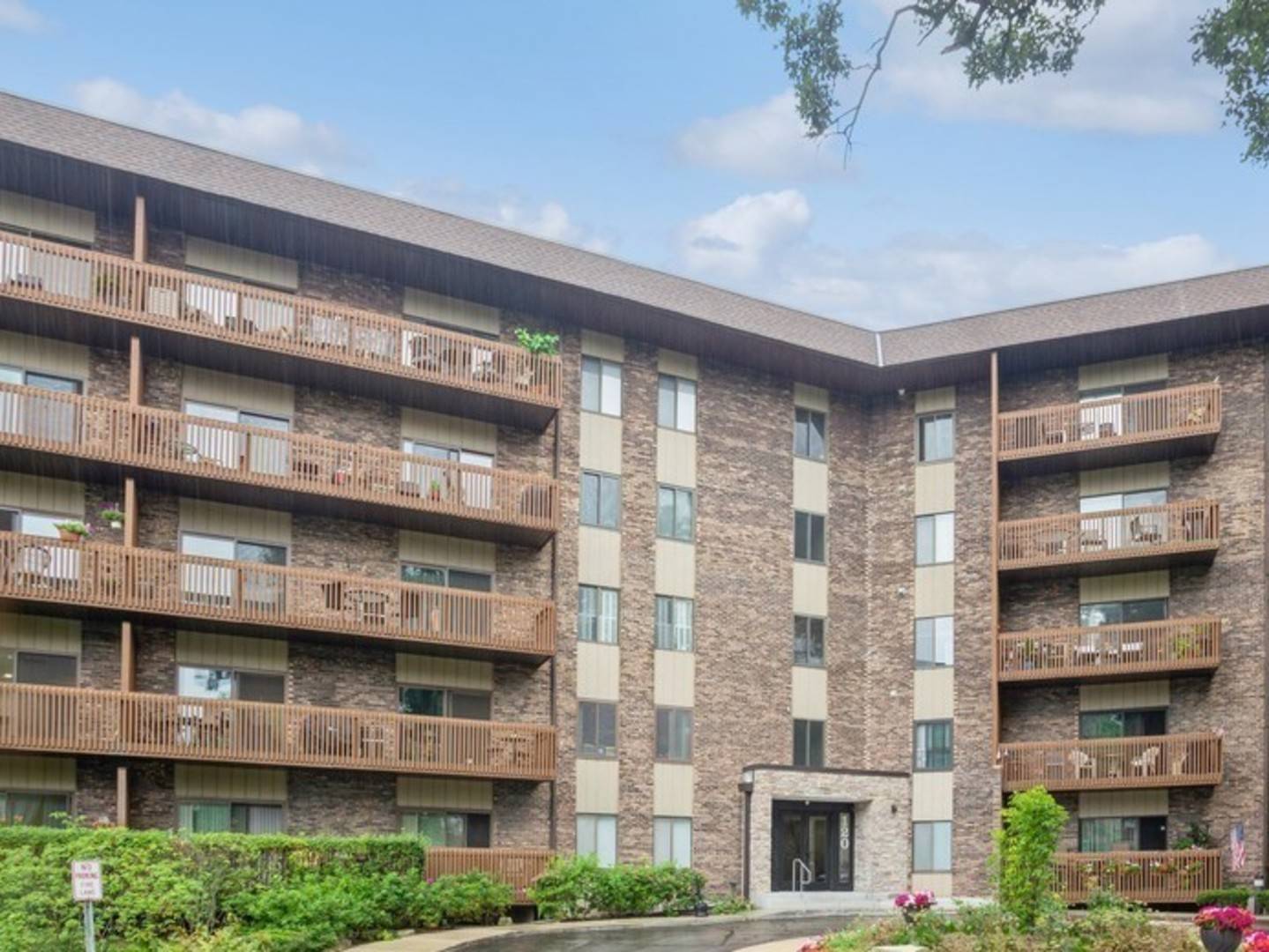 120 Lakeview DR #417, Bloomingdale, IL 60108