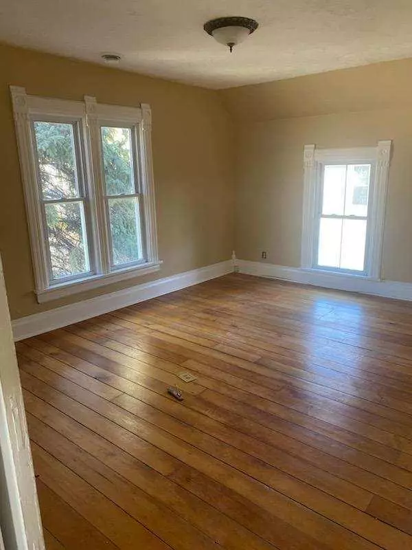 Algonquin, IL 60102,329 Jefferson ST #2