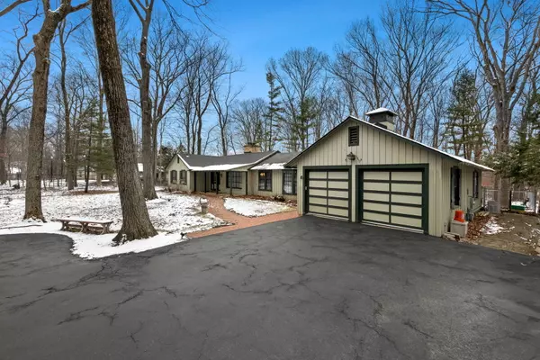 Riverwoods, IL 60015,760 Thornmeadow RD