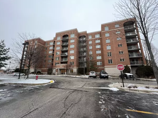 390 S Western AVE #401, Des Plaines, IL 60016