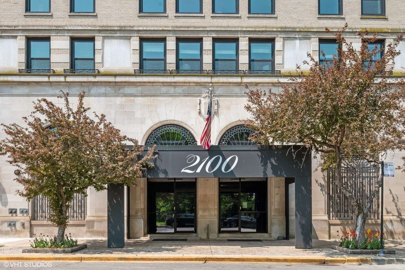 Chicago, IL 60614,2100 N Lincoln Park West #11DN