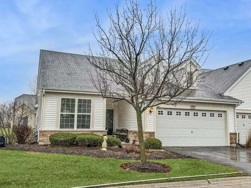 1731 Francis DR, Pingree Grove, IL 60140