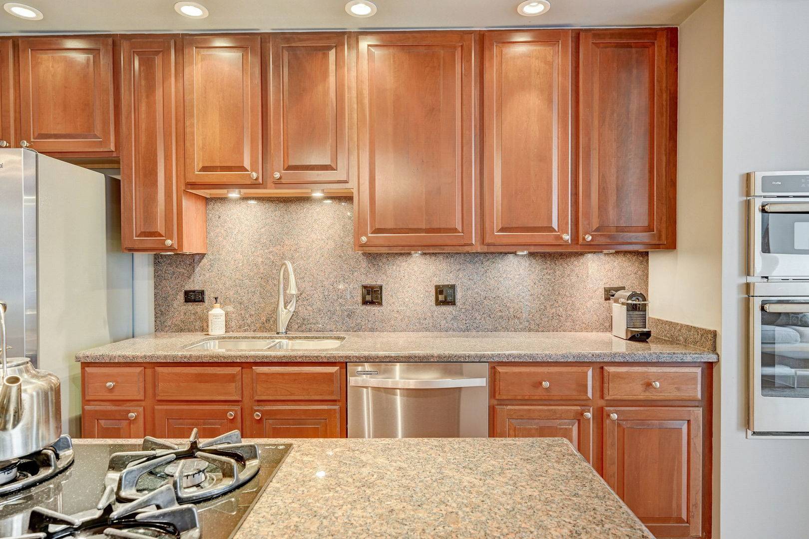 Chicago, IL 60654,360 W Illinois ST #231