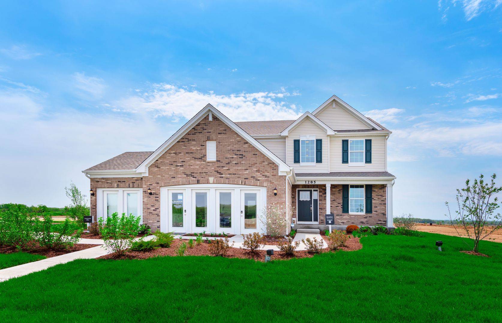 1215 Kentwood DR, Hampshire, IL 60140