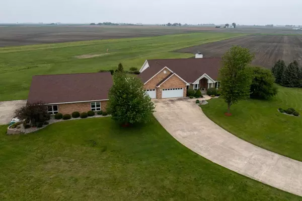 3 Carlock DR, Danforth, IL 60930