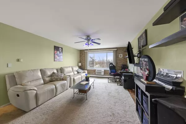 Hoffman Estates, IL 60169,1475 REBECCA DR #414