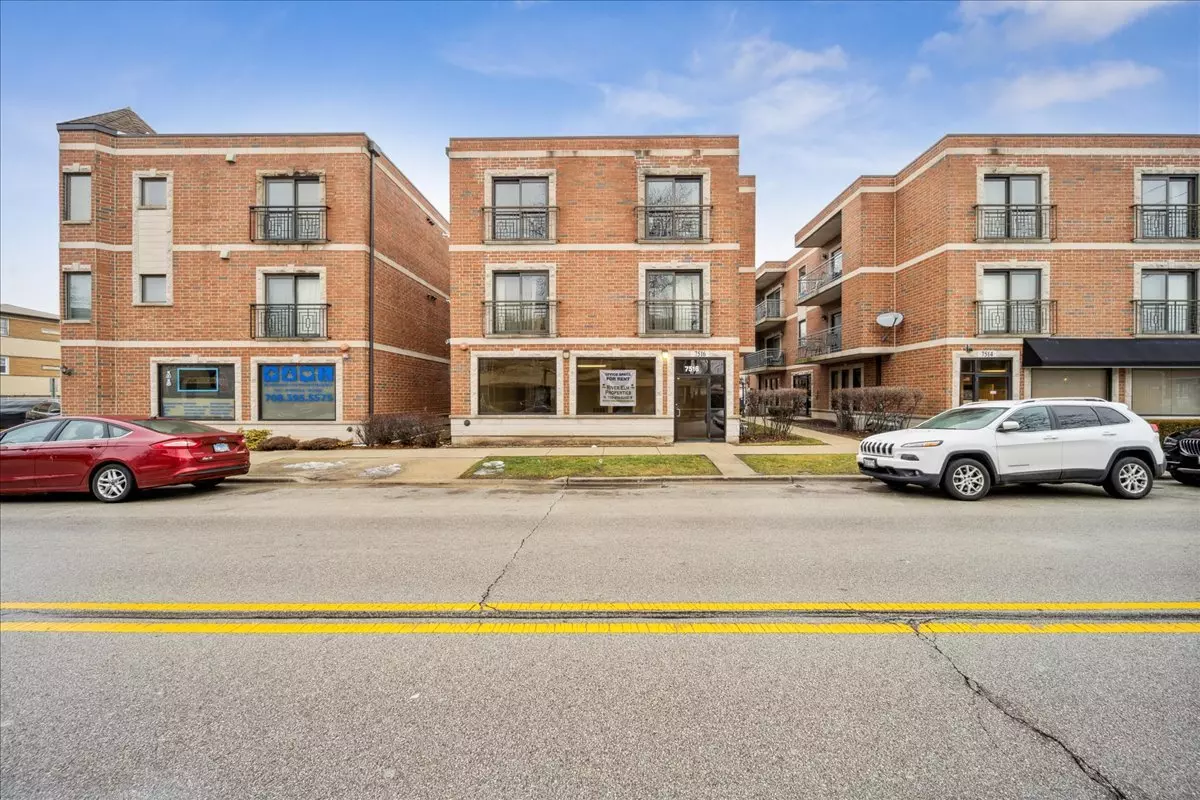 Elmwood Park, IL 60707,7516 W Diversey AVE #3S