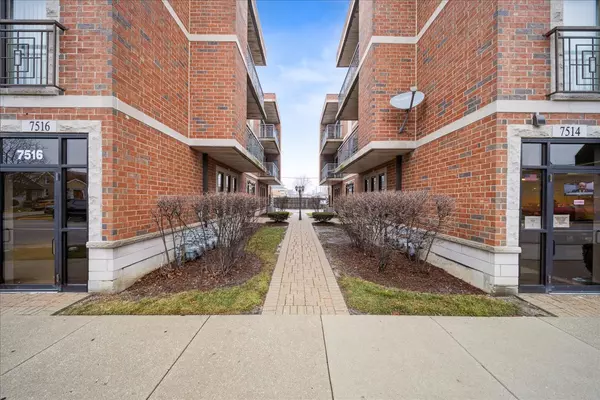 Elmwood Park, IL 60707,7516 W Diversey AVE #3S