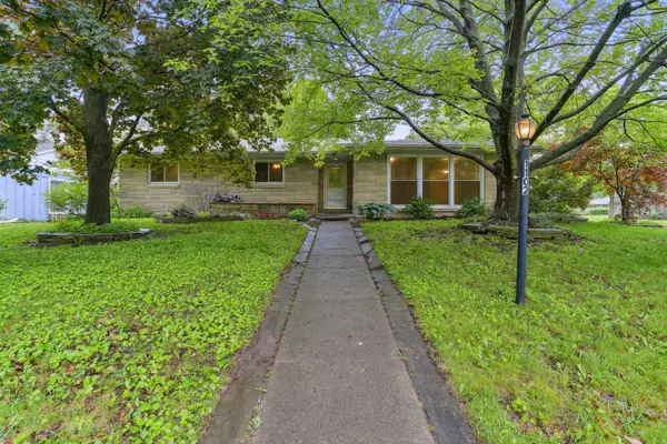 1102 Lincolnshire DR, Champaign, IL 61821