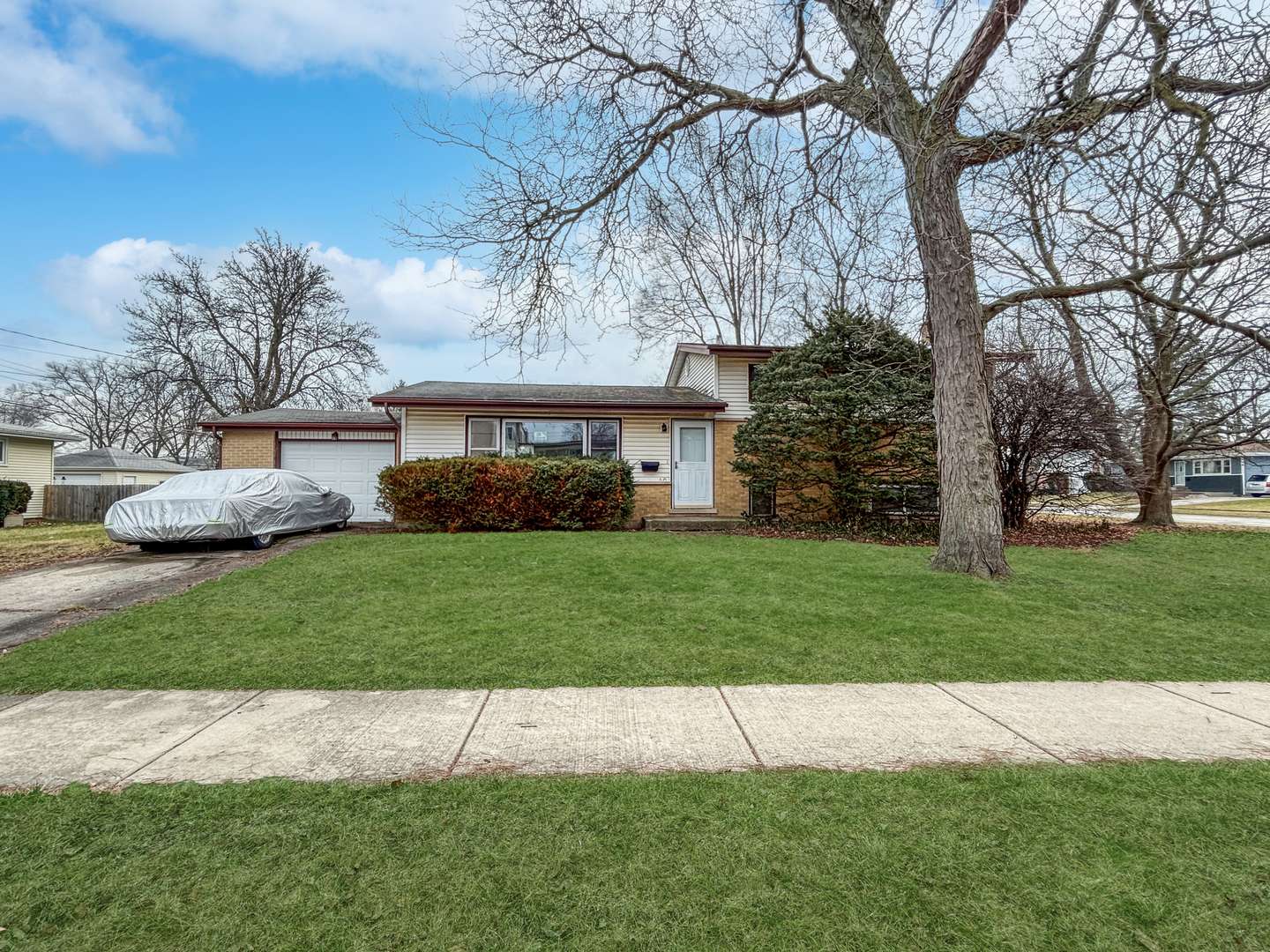 1121 N Wheeling RD, Mount Prospect, IL 60056