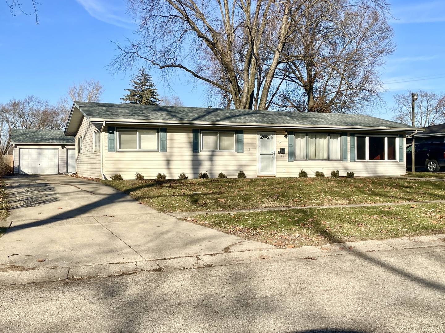 3 Pembrooke RD, Montgomery, IL 60538